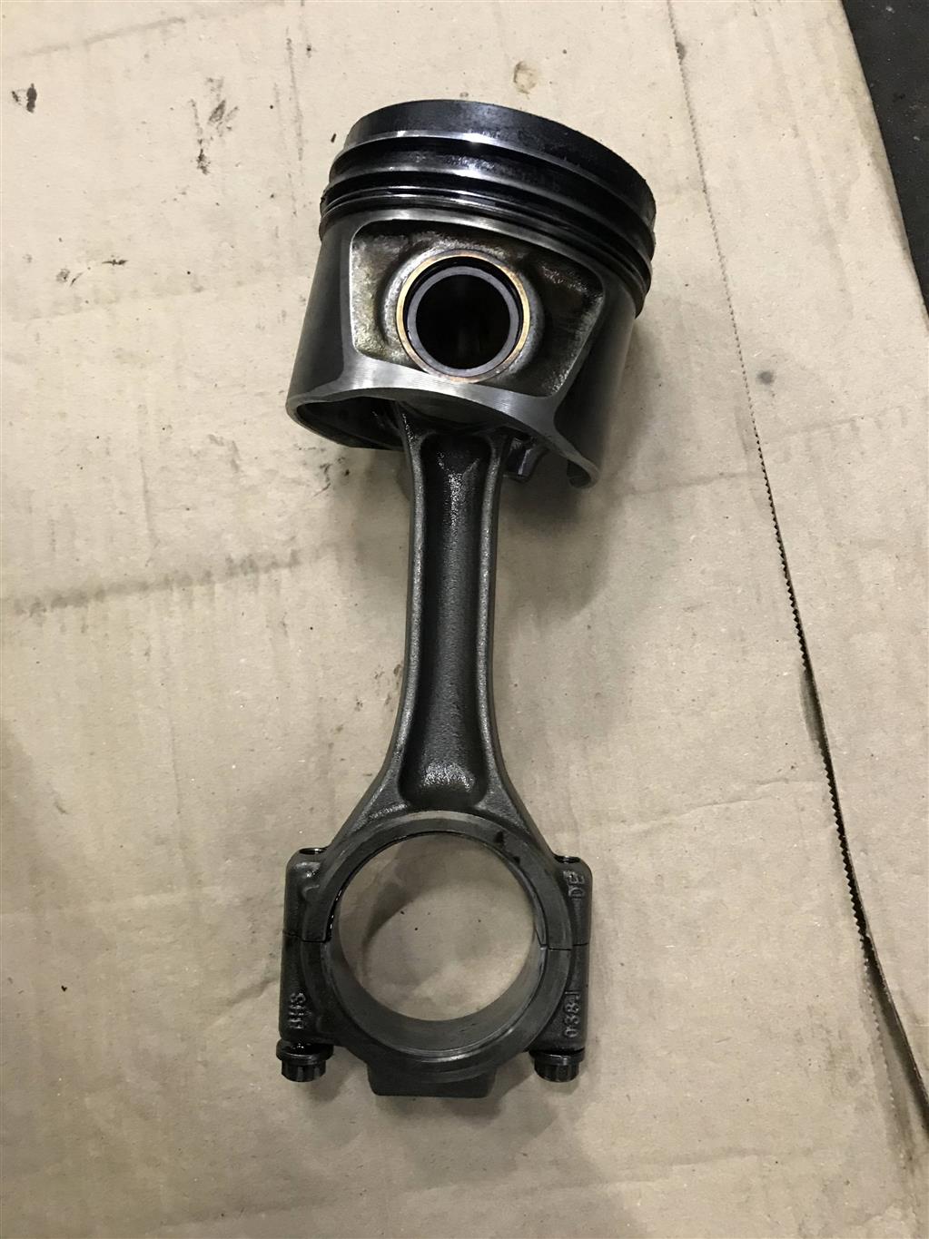 Audi A4 (B7) 2005-2007 для Поршень с шатуном