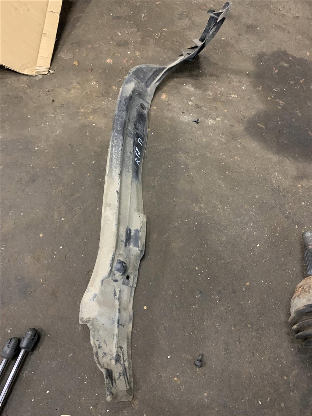 Audi Q7 (4L)  2005 - 2009 для пыльник переднего крыла