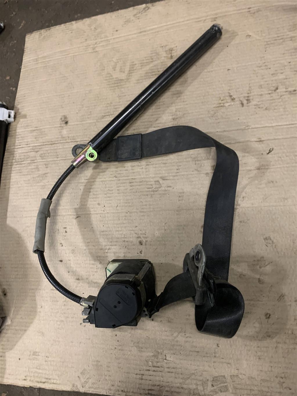 Volkswagen Passat (B4) 1994-1996 для Ремень безопасности с пиропатроном