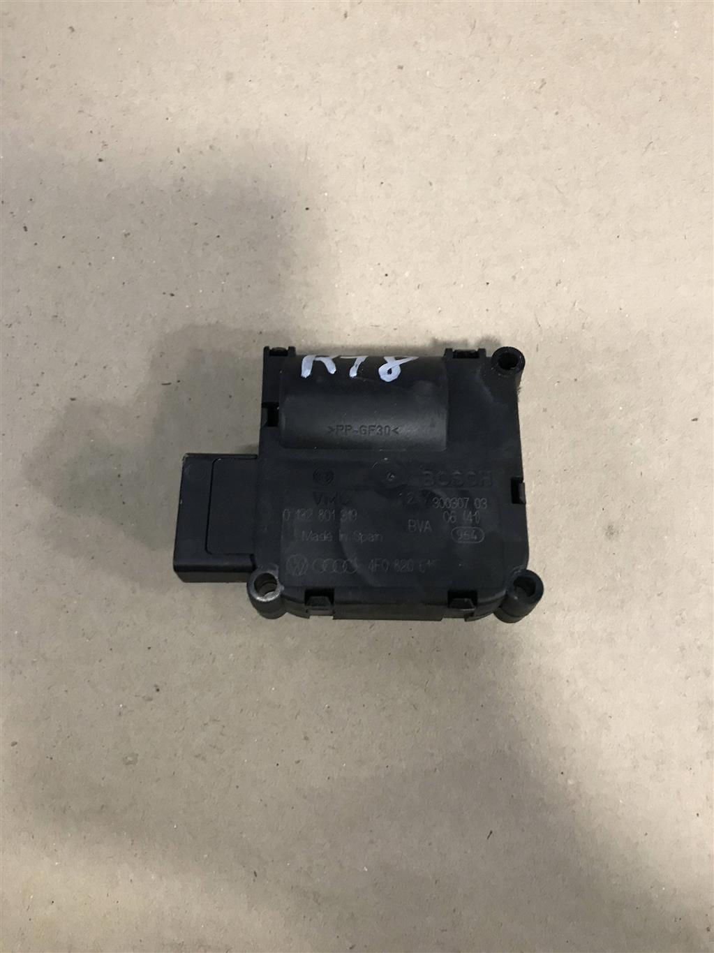 Audi Q7 (4L)  2005 - 2009 для Мотор заслонки печки