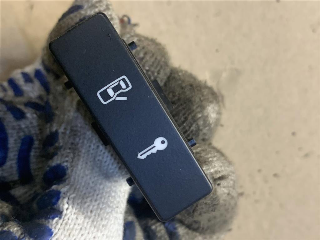 Volkswagen Touareg 7L 2002-2006 для Кнопка центрального замка