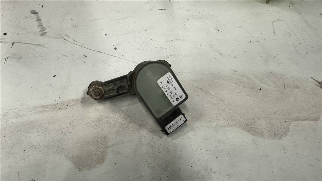 Audi Q7 (4L)  2005 - 2009 для Датчик дорожного просвета