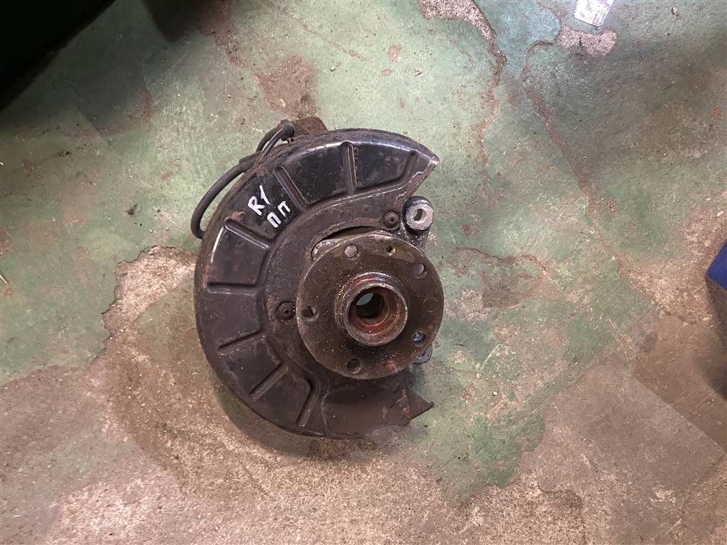 Volkswagen Passat (B7) 2011-2015 для Кулак поворотный передний правый