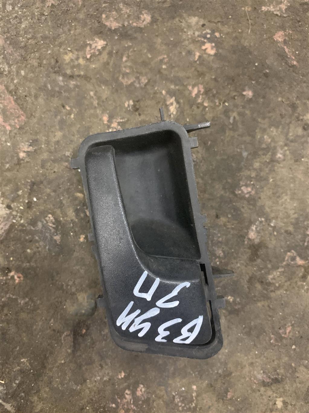 Volkswagen Passat (B3) 1988-1993 для Ручка двери внутренняя правая