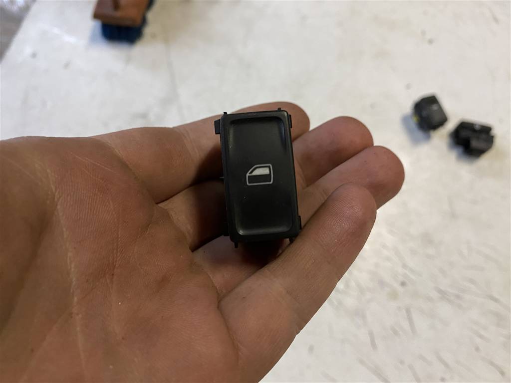 Skoda Octavia A7 для Кнопка стеклоподъемника