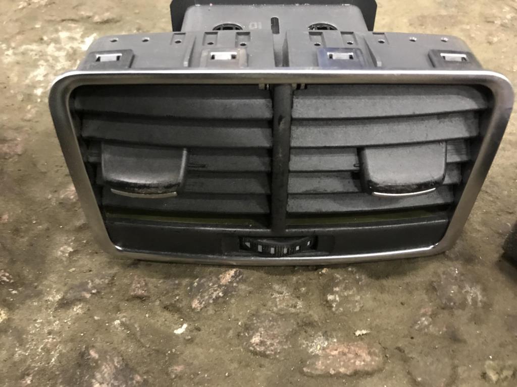 Audi A6 (C6 4F) 2005-2008 для Дефлектор приточного воздуха