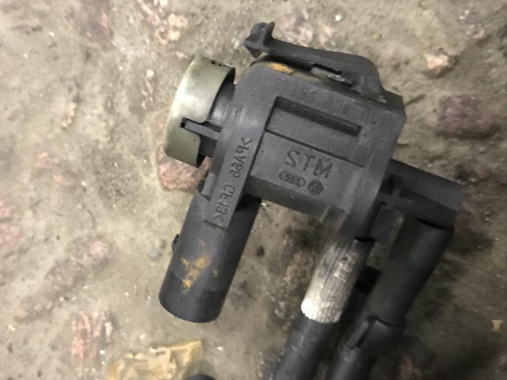 Volkswagen Golf V 2003-2009 для Клапан вакуумный