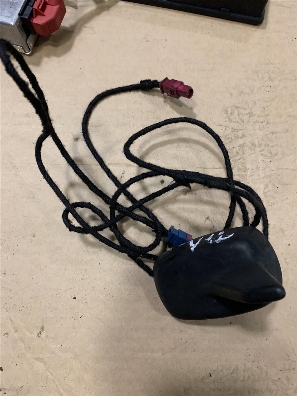 Audi Q7 (4L)  2005 - 2009 для Антенна