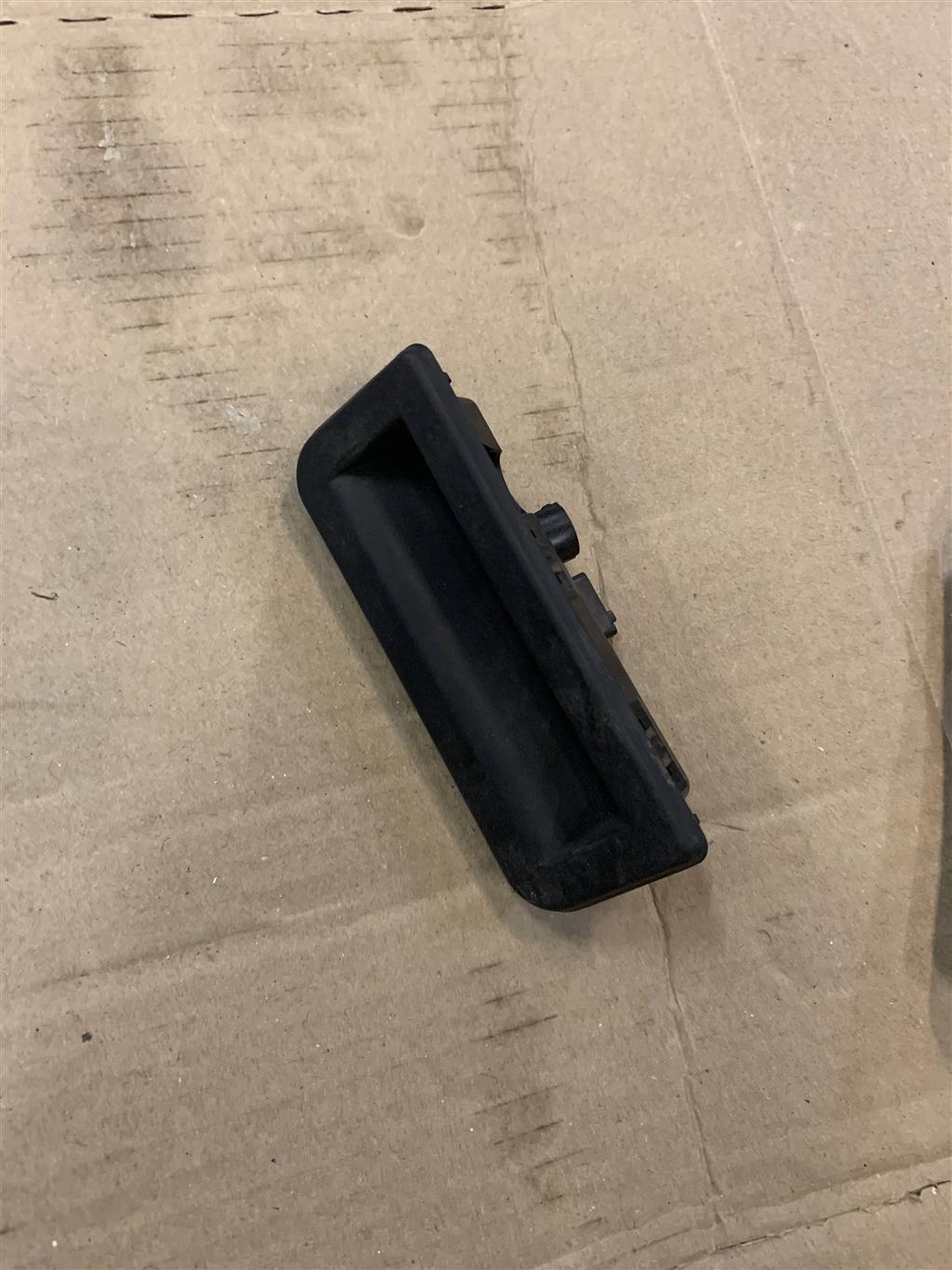 Audi A6 (C8 4K) 2018- для Ручка открывания багажника