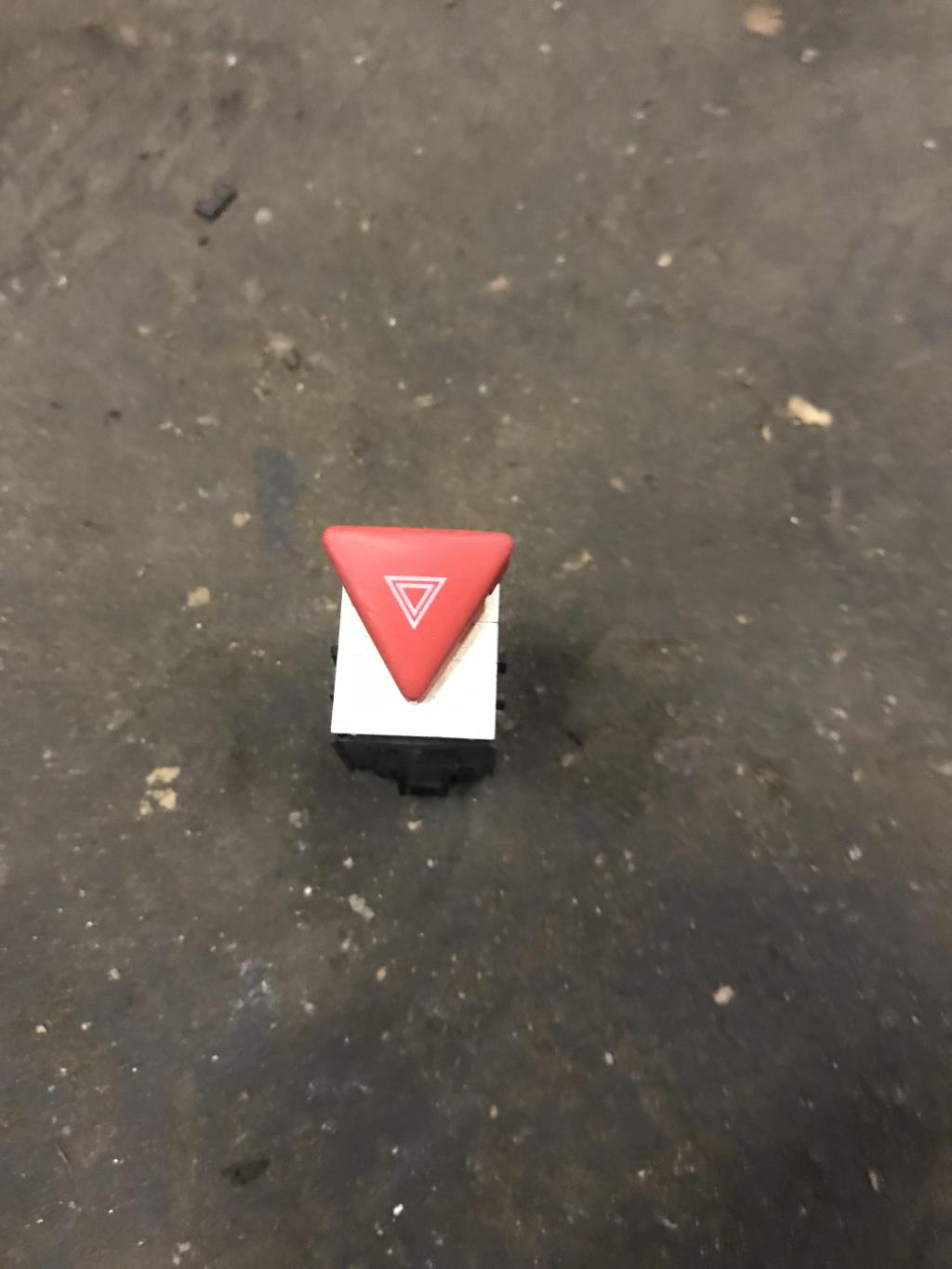 Volkswagen Passat (B6) 2005-2010 для Кнопка аварийной сигнализации