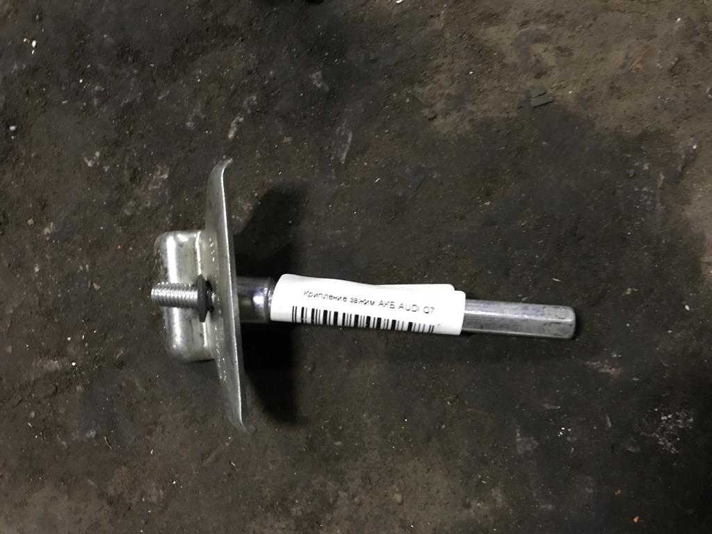 Audi Q7 (4L)  2005 - 2009 для Крепежный зажим