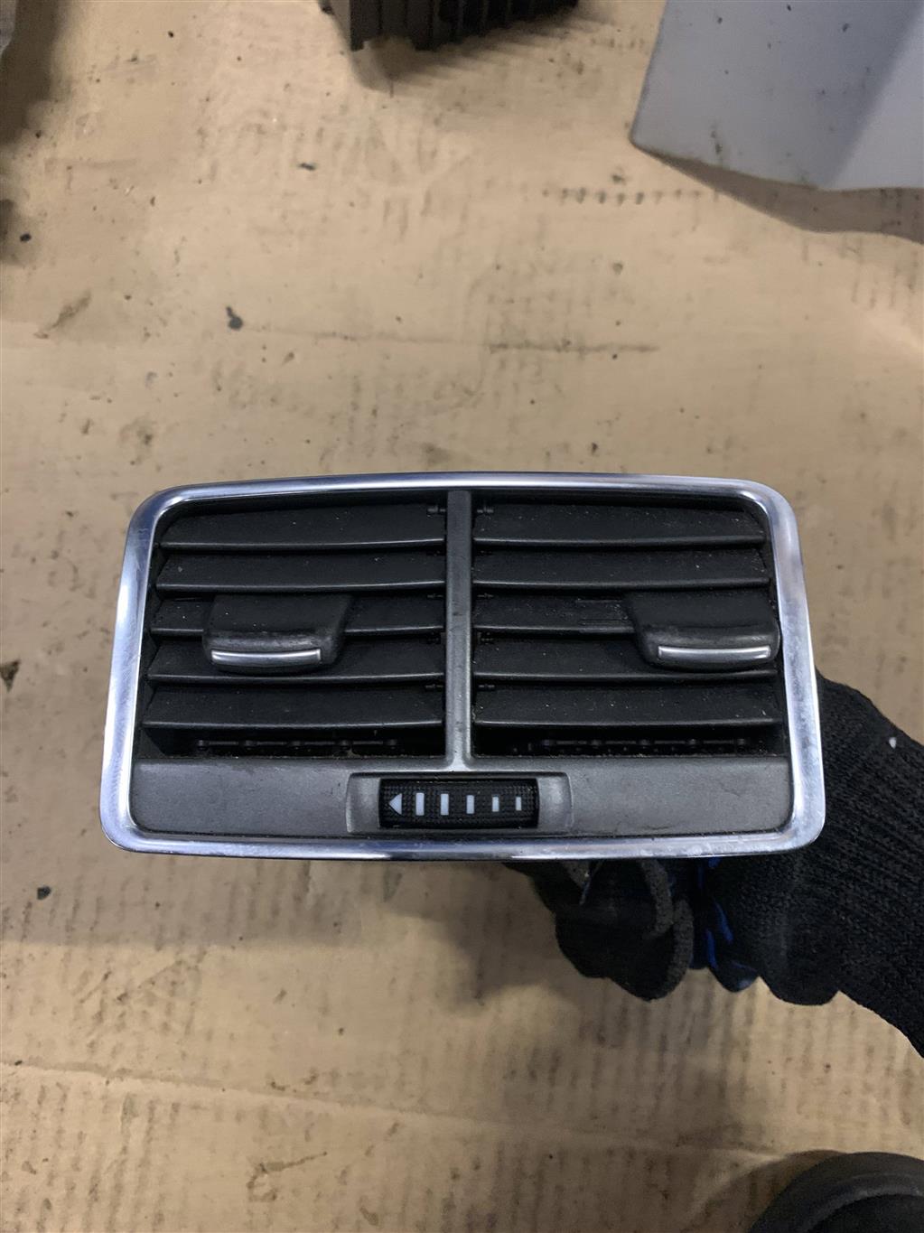 Audi A6 (C6 4F) 2005-2008 для Дефлектор приточного воздуха