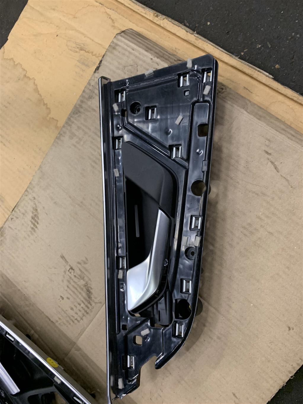 Audi Q8 2018- для Ручка двери задней внутренняя левая