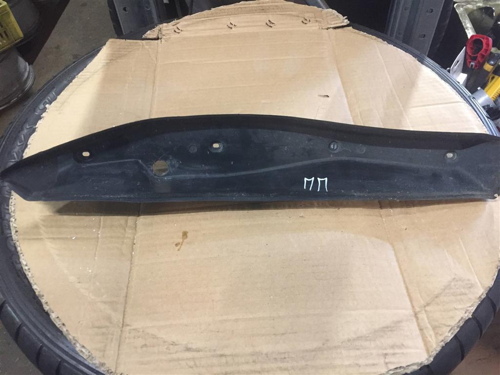 Mercedes-Benz W204 C-classe 2006-2011 для пыльник переднего крыла