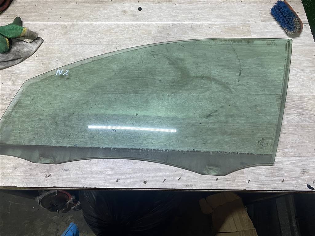 Volkswagen Golf VI 2009-2012 для Стекло двери передней левой