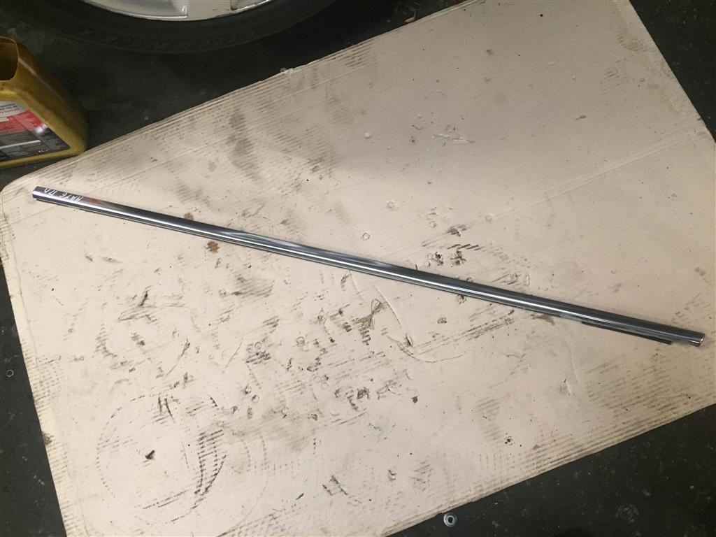 Volkswagen Touareg 7L 2007-2010 для Молдинг стекла двери передней левой