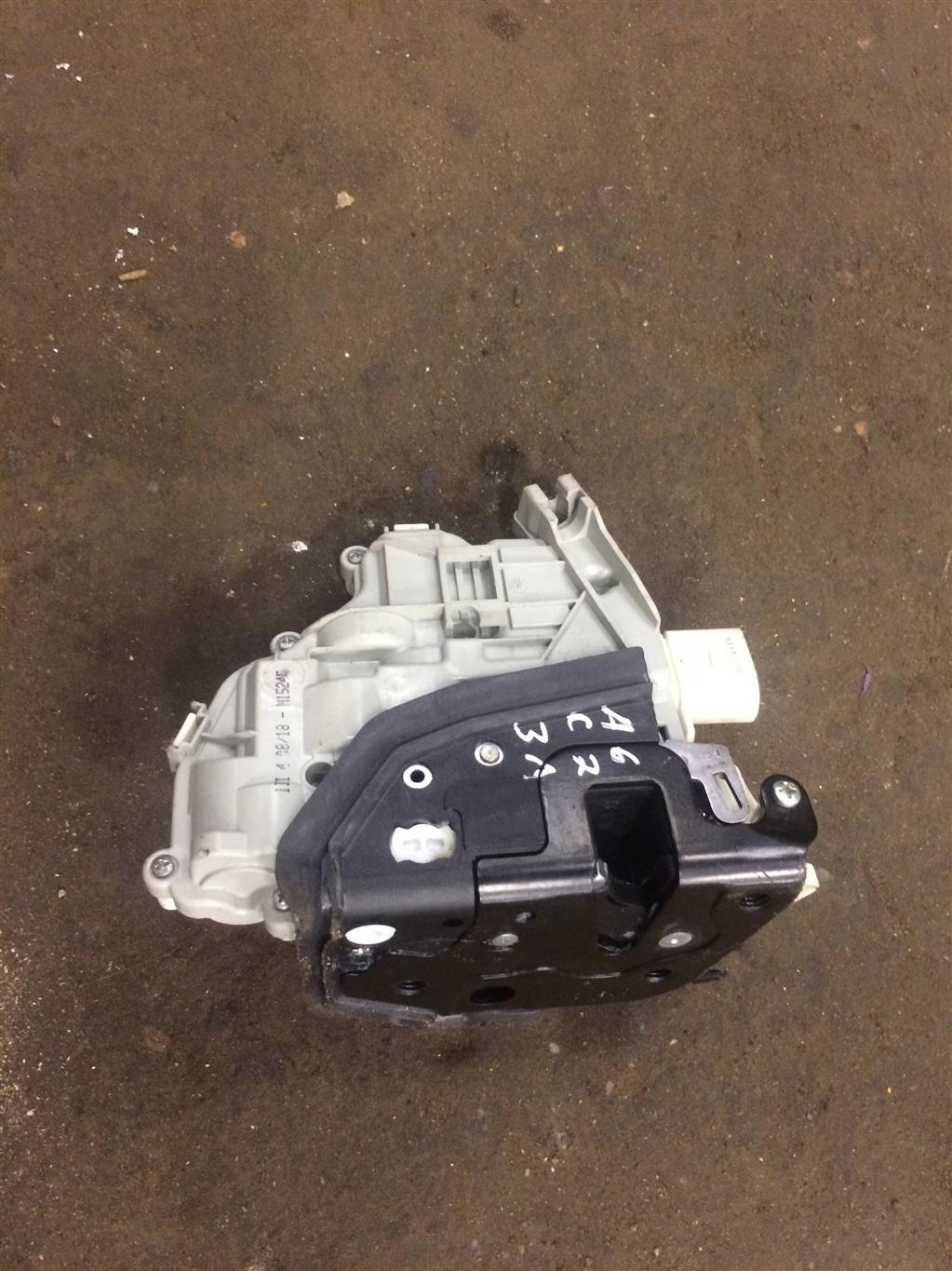 Audi Q3 (8U) 2014-2018 рестайлинг для Замок двери задней левой