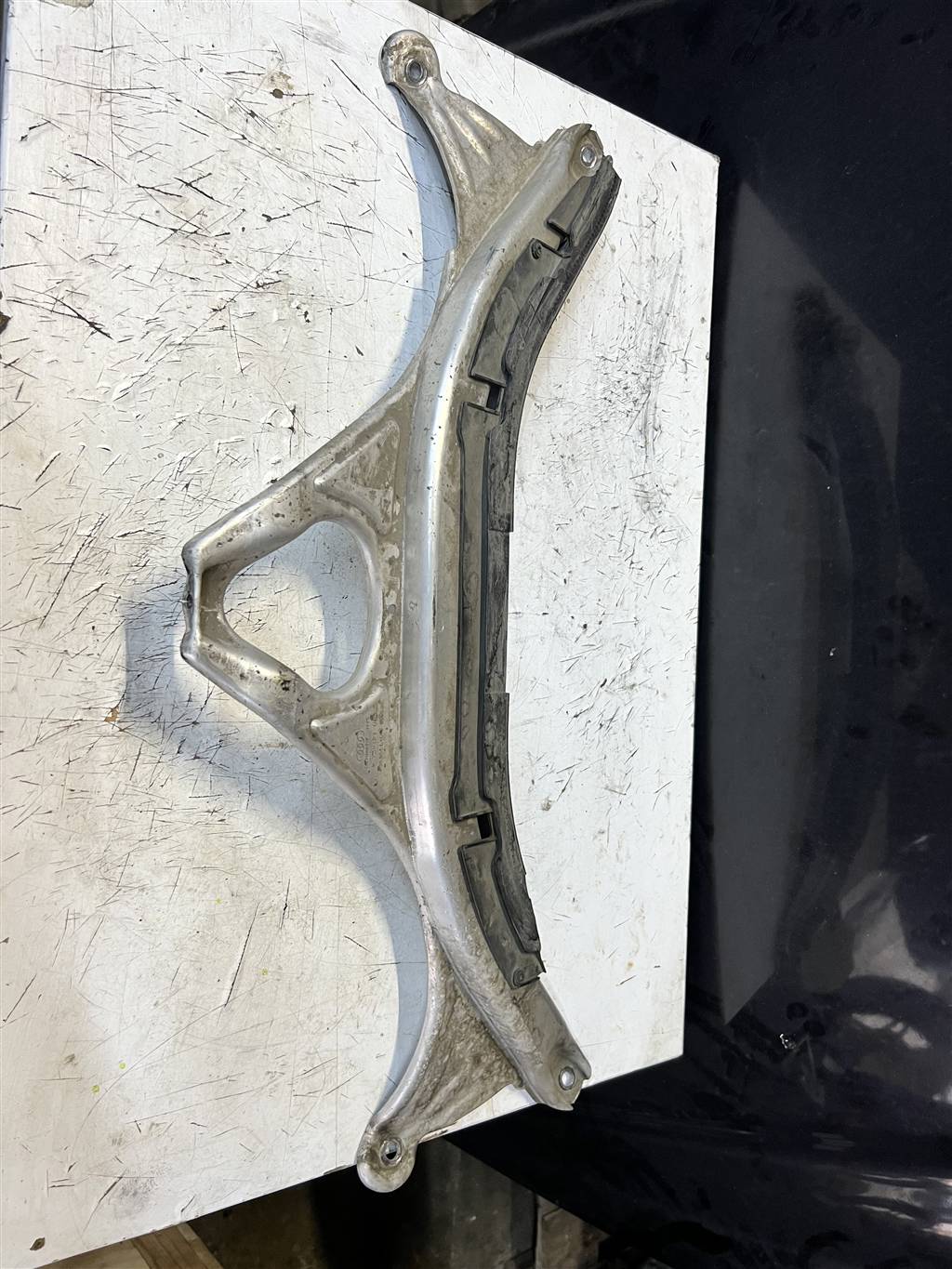 Audi A6 C7 для Распорка