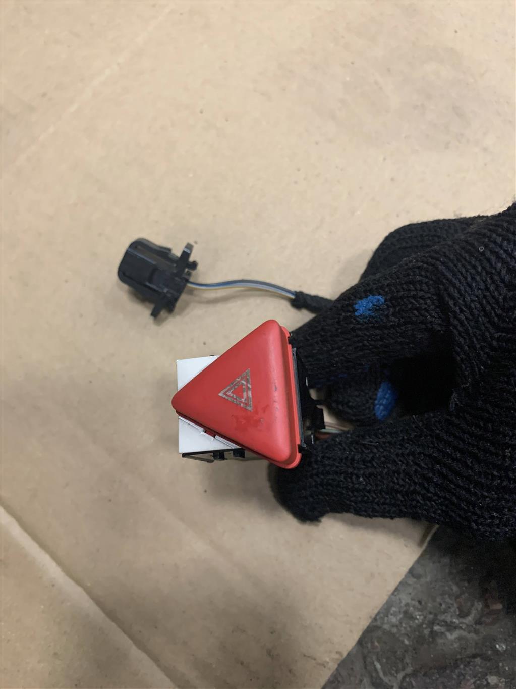 Volkswagen Golf V 2003-2009 для Кнопка аварийной сигнализации