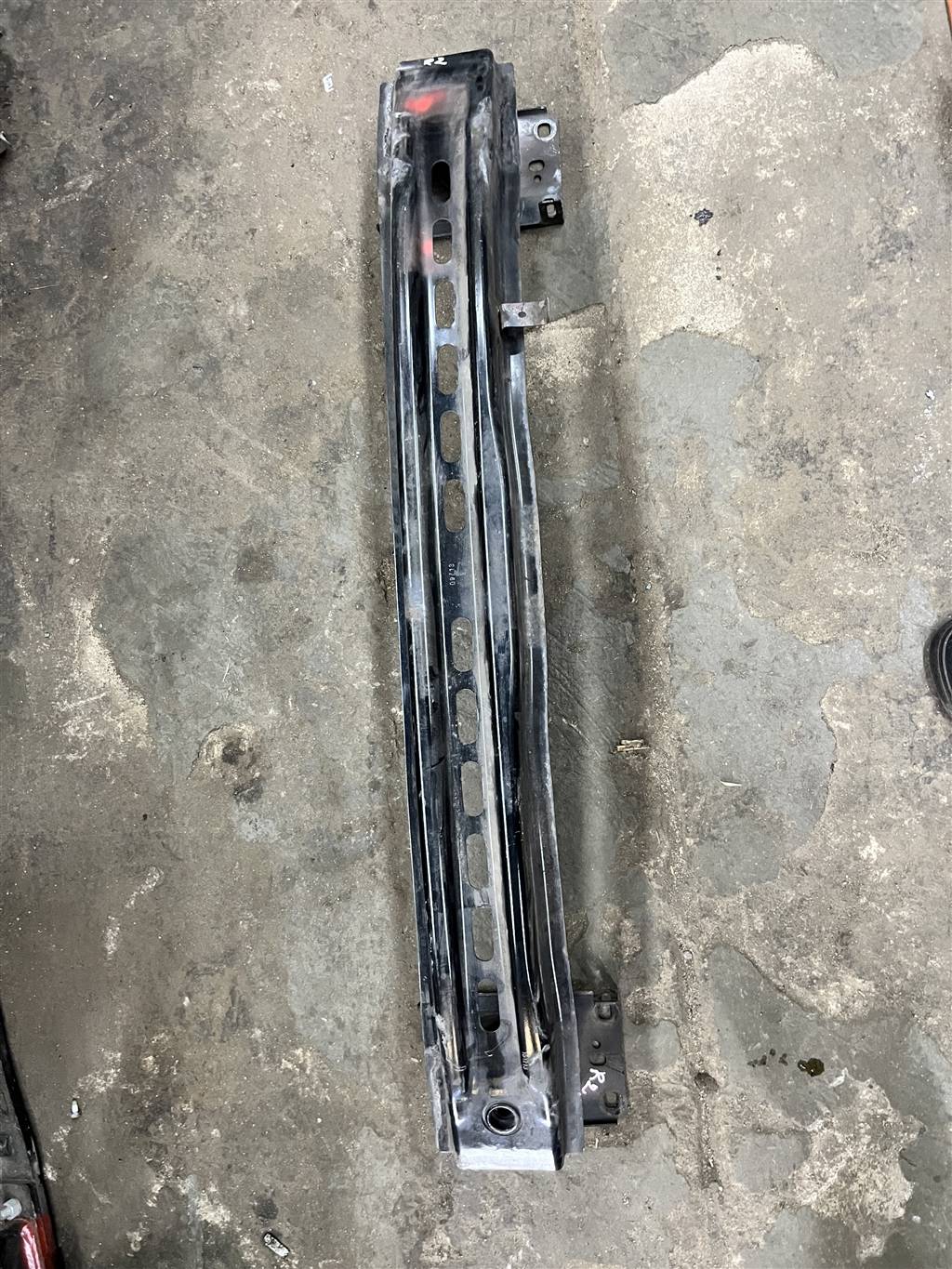 Skoda Octavia A7 для Усилитель переднего бампера