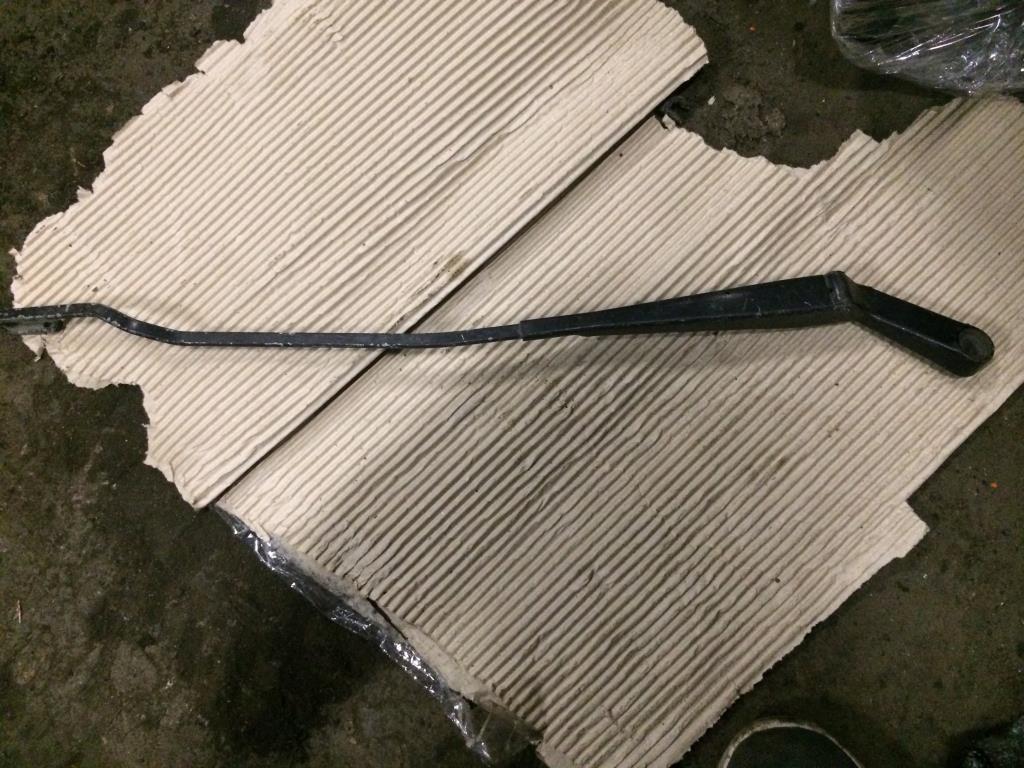 Volkswagen Golf III/Vento 1991-1997 для Поводок стеклоочистителя передний правый