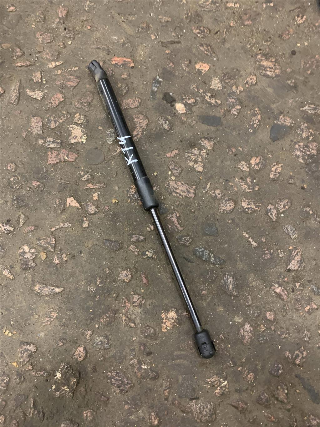 Volkswagen Passat (B6) 2005-2010 для Амортизатор крышки багажника