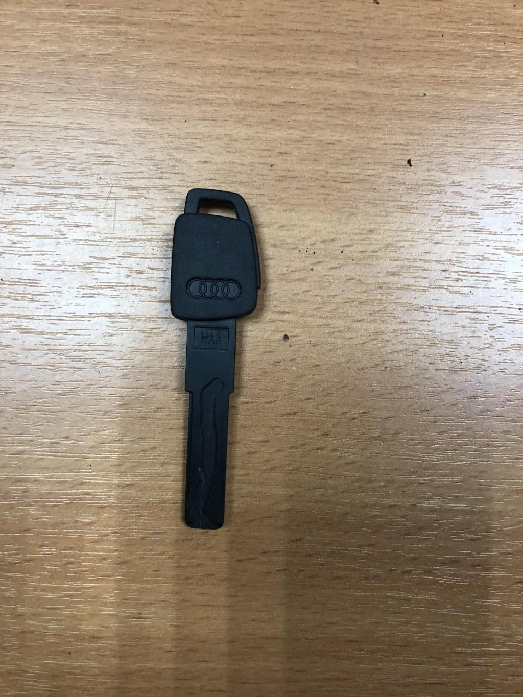 Audi Q7 (4L)  2005 - 2009 для Ключ