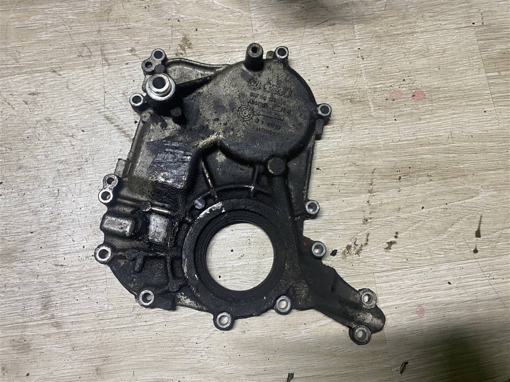 Audi Q7 (4L)  2005 - 2009 для Крышка двигателя передняя