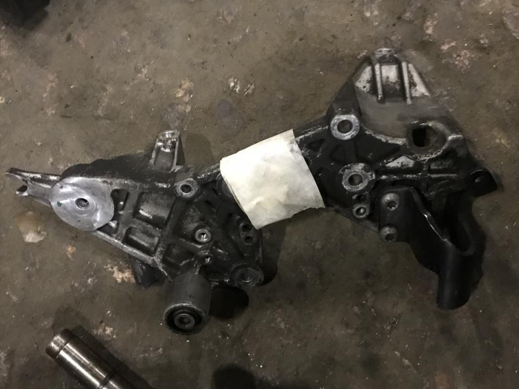 Volkswagen Touareg 7L 2007-2010 для Кронштейн ТНВД