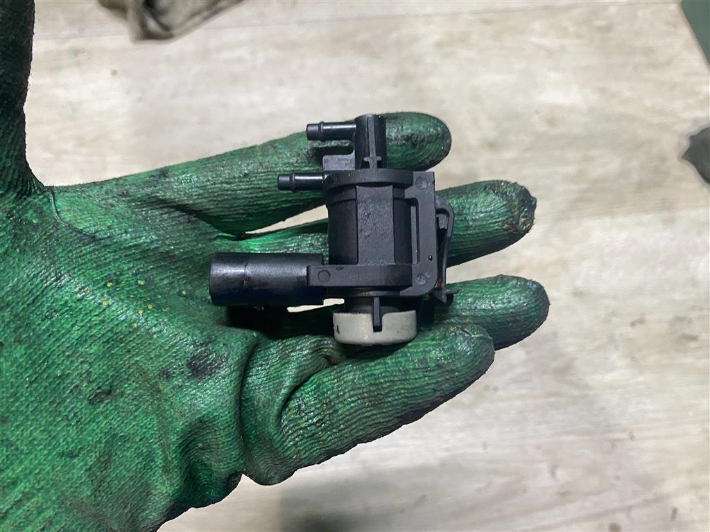 Skoda Superb 2008-2015 для Клапан вакуумный