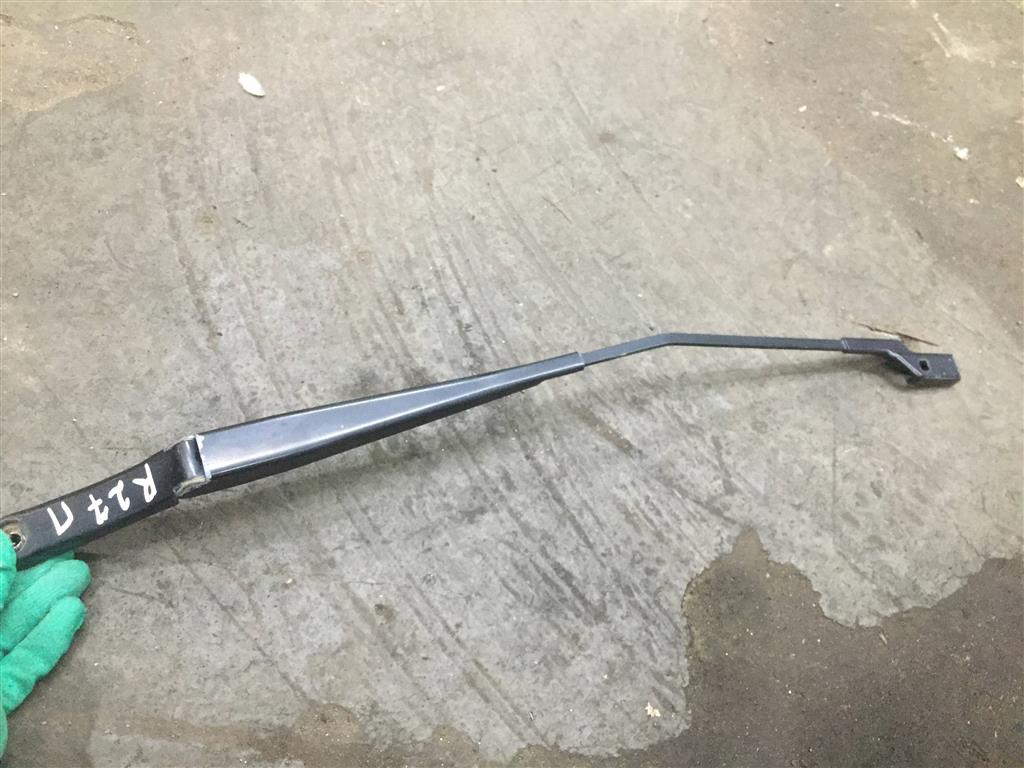 Skoda Superb 2008-2015 для Поводок стеклоочистителя передний правый