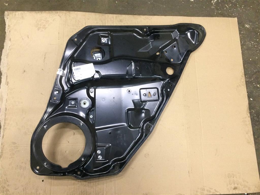 Mercedes-Benz W164 GL-Klasse  для Стеклоподъемник задний правый