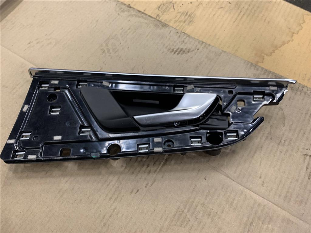 Audi Q8 2018- для Ручка двери задней внутренняя правая