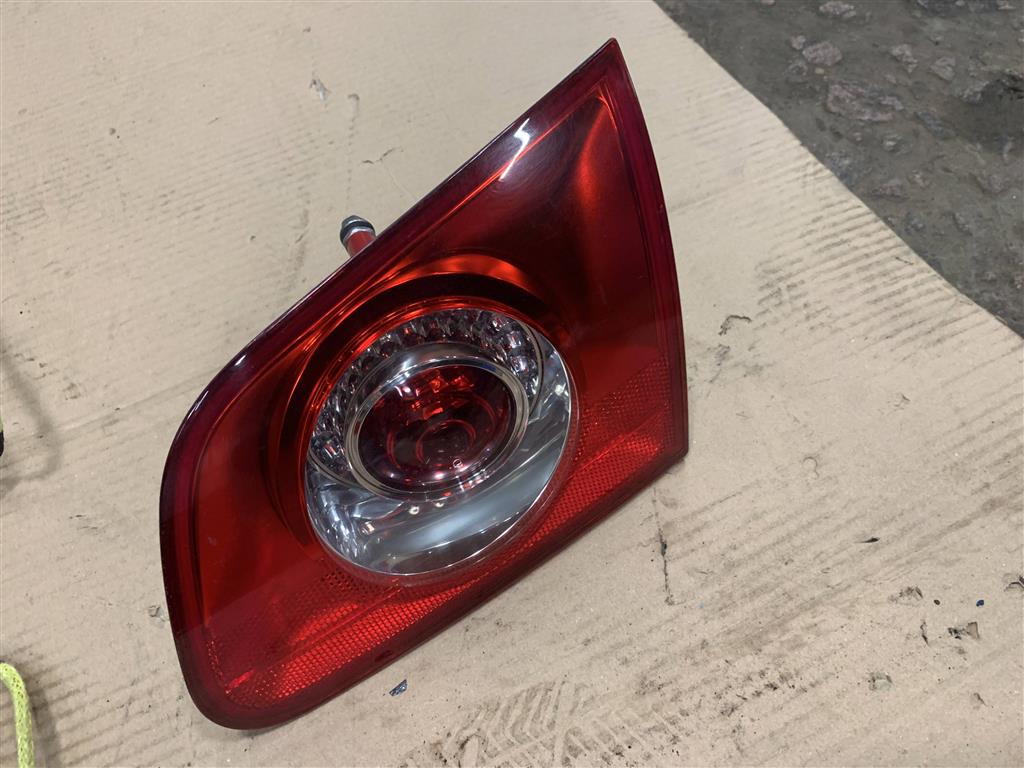 Volkswagen Passat (B6) 2005-2010 для Фонарь задний внутренний правый