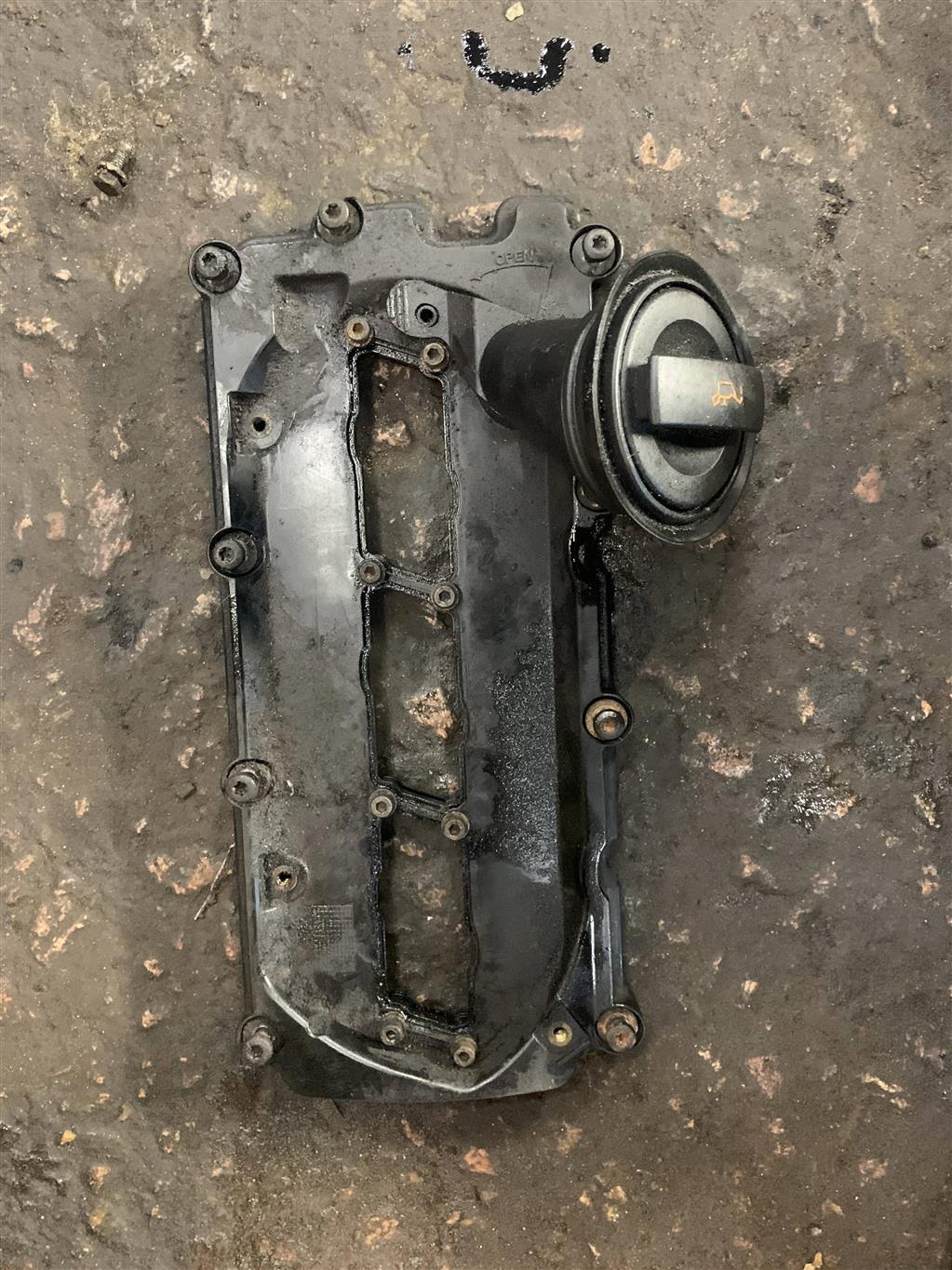 Audi A6 (C6 4F) 2005-2008 для Крышка клапанная (ГБЦ)