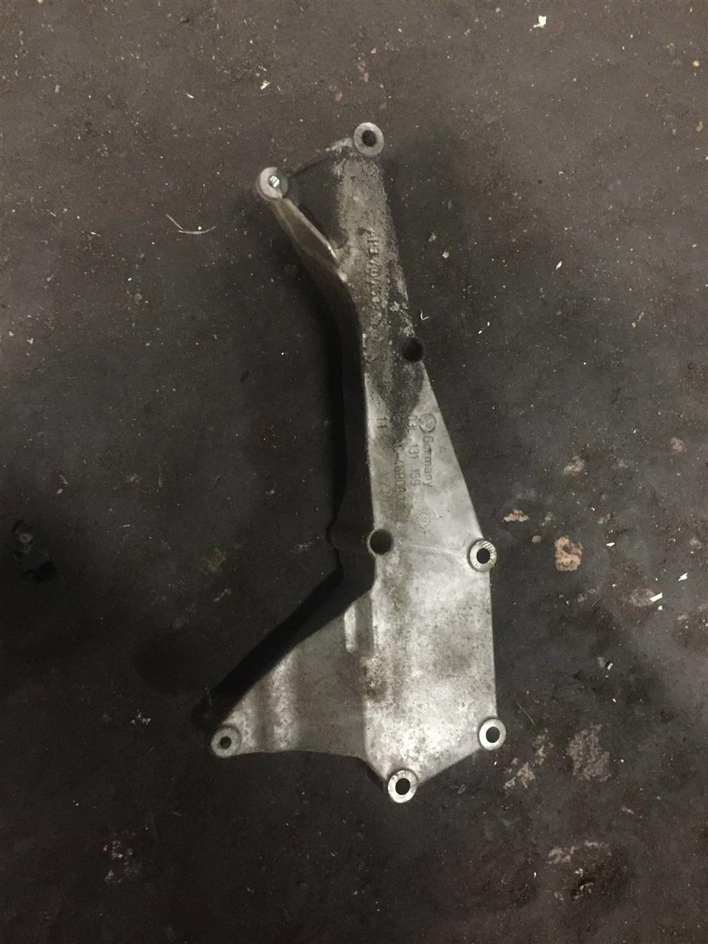 Audi A5/S5 Sportback (8T) 2007-2011 для Кронштейн