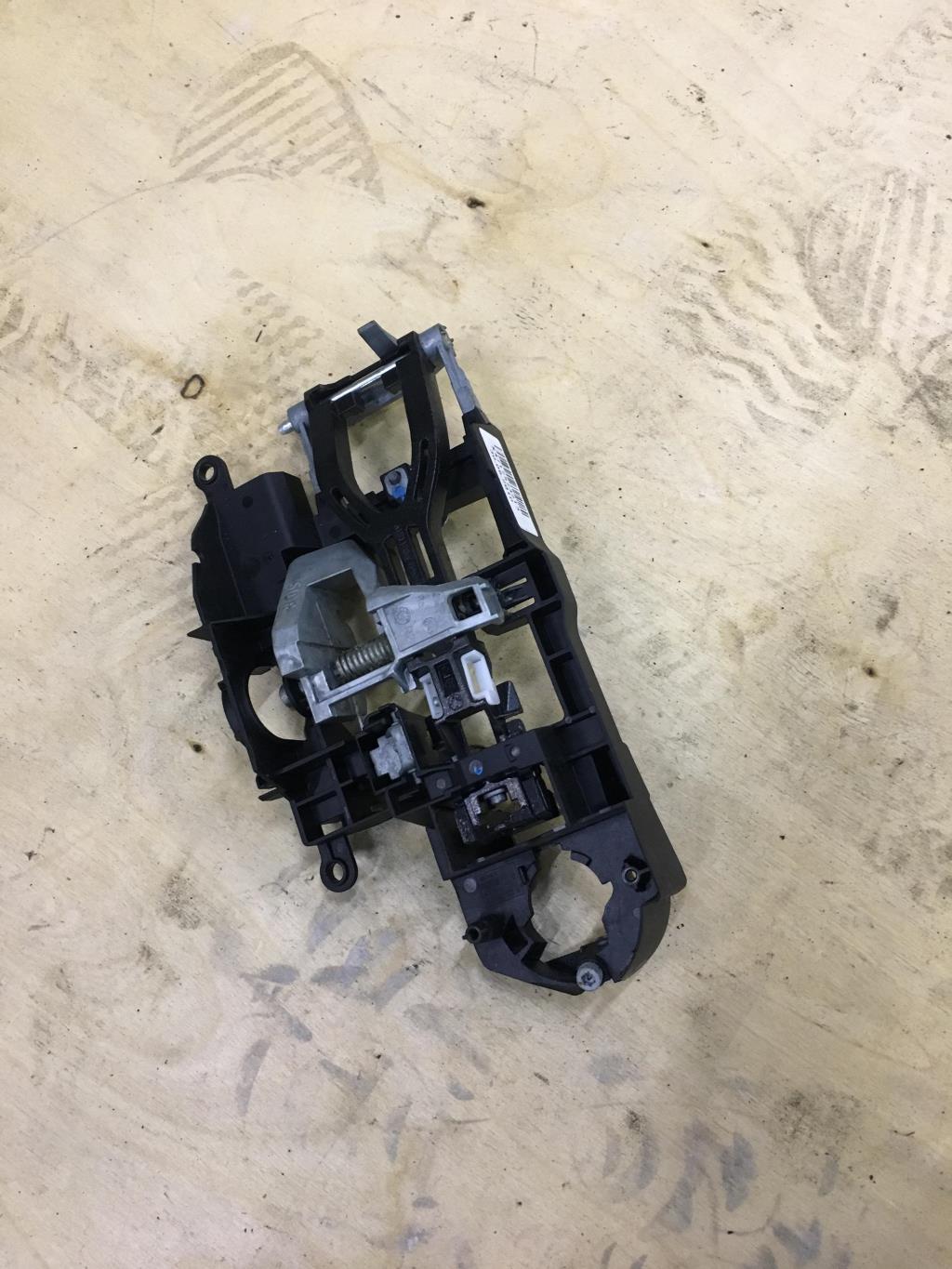 BMW 5-серия F10/F11 2009> для Кронштейн ручки