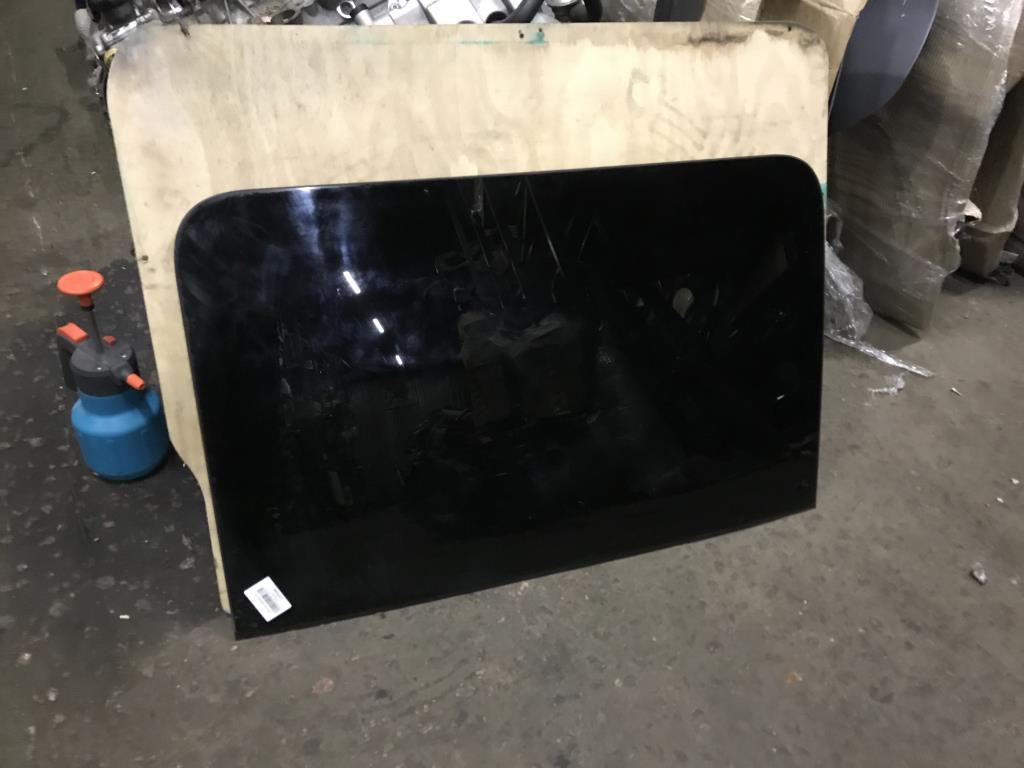 Audi Q7 (4L)  2005 - 2009 для стекло люка переднее