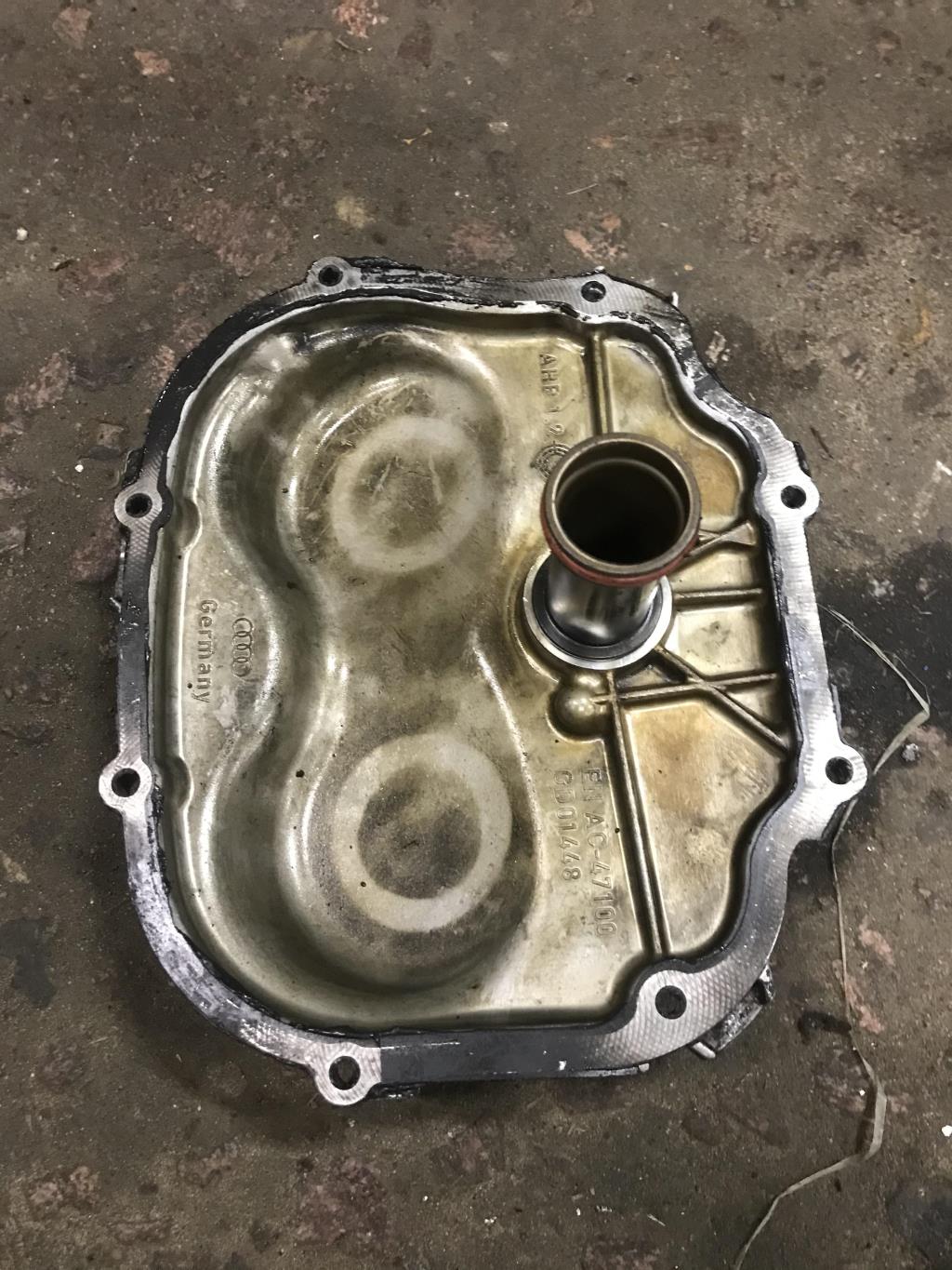 Volkswagen Touareg 7L 2007-2010 для Крышка ГБЦ задняя