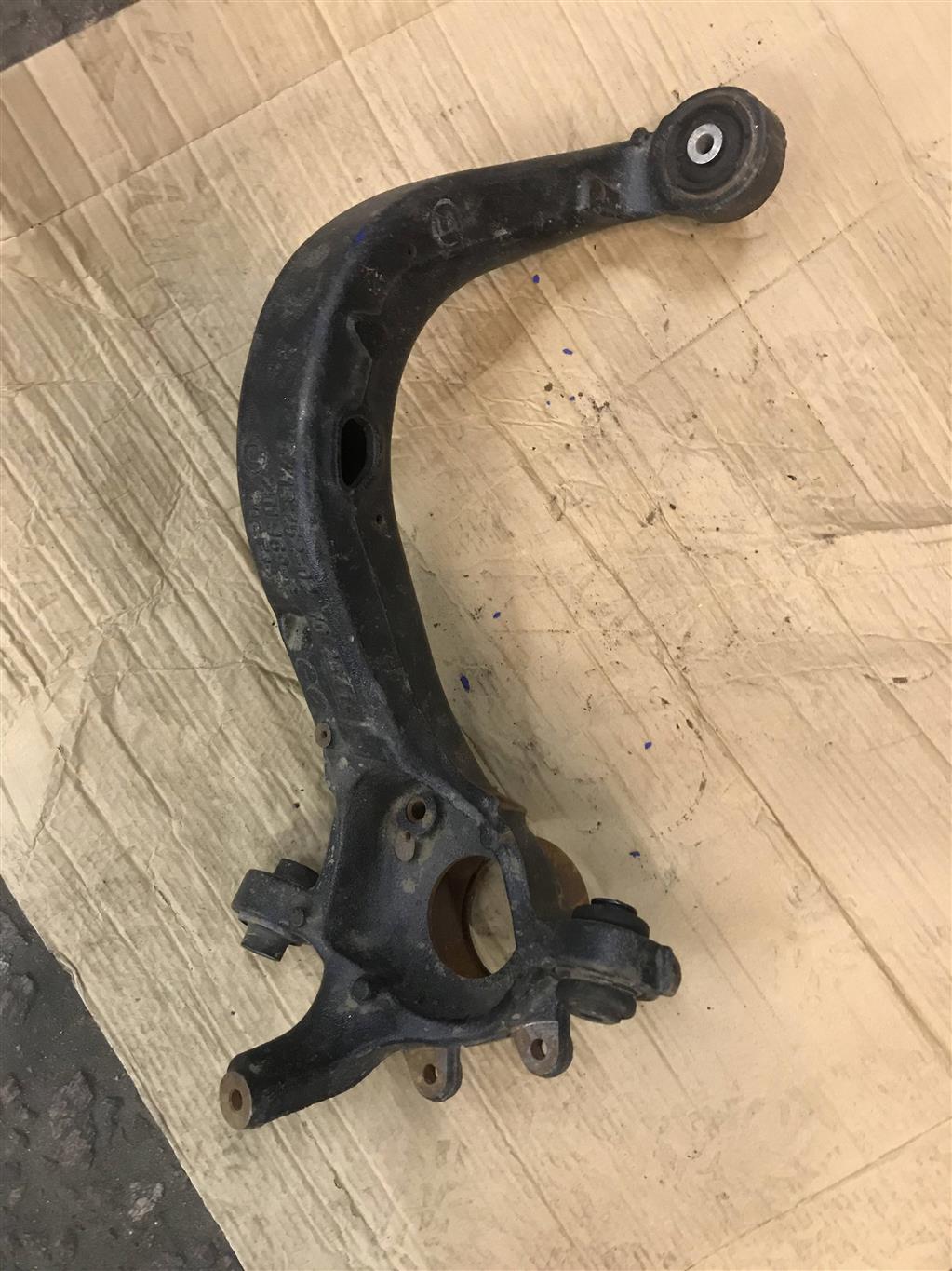 BMW X3 E83 2004-2010 для Кулак поворотный задний правый