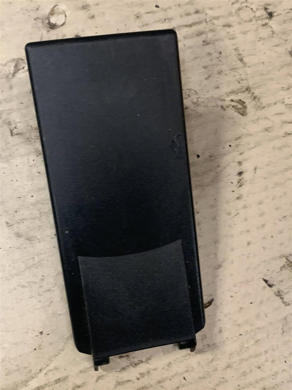 Audi A6 (C6 4F) Allroad quattro 2005-2012 для Крышка блока предохранителей