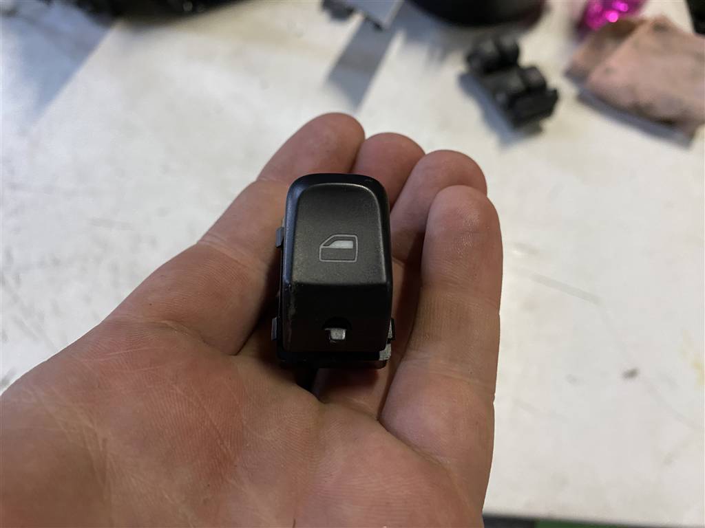 Audi A4 (B8) 2007-2012 для Кнопка стеклоподъемника