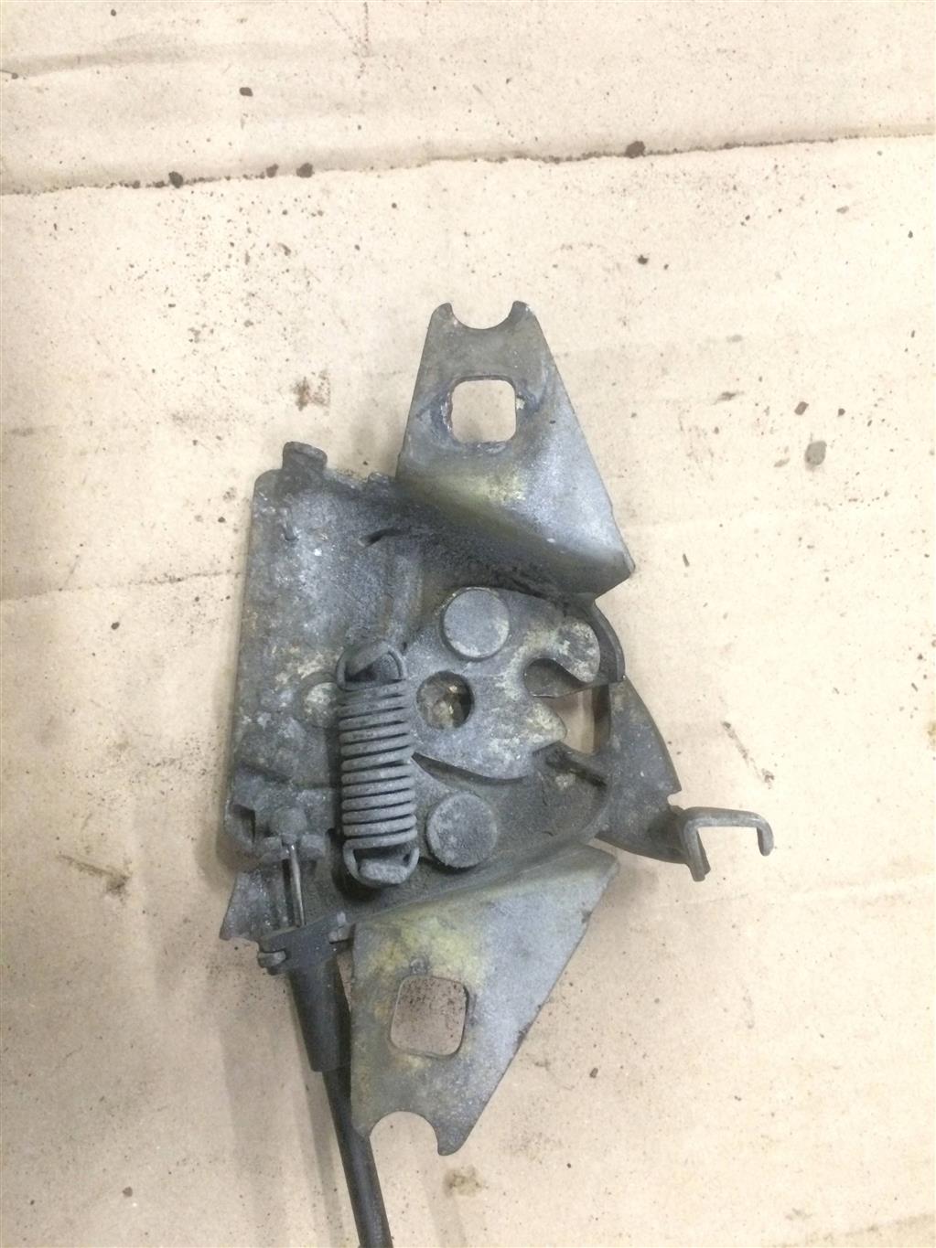 Volkswagen Passat (B3) 1988-1993 для Замок капота