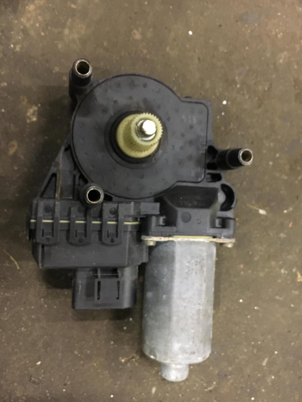 Audi A6 (C5) 2001-2004 рестайлинг для Мотор стеклоподъемника