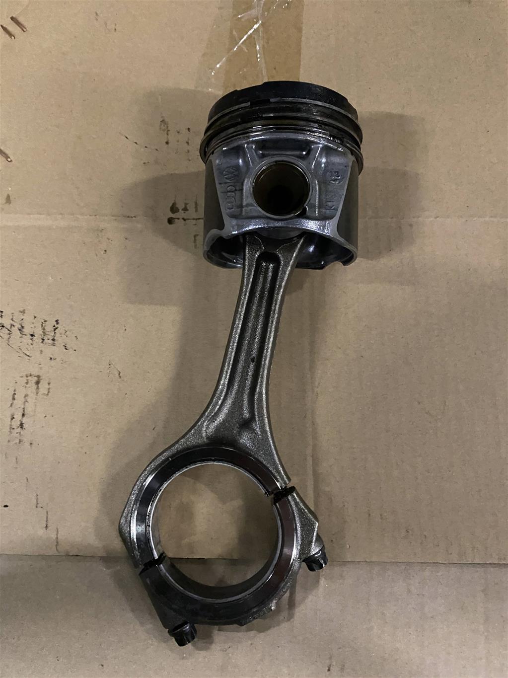 Audi A6 (C5) 1997-2001 для Поршень с шатуном