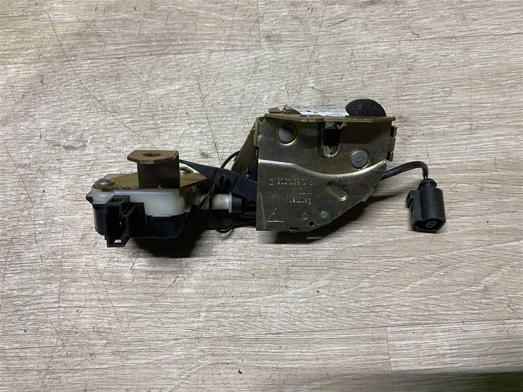 Volkswagen Touareg 7L 2002-2006 для замок стекла крышки багажника