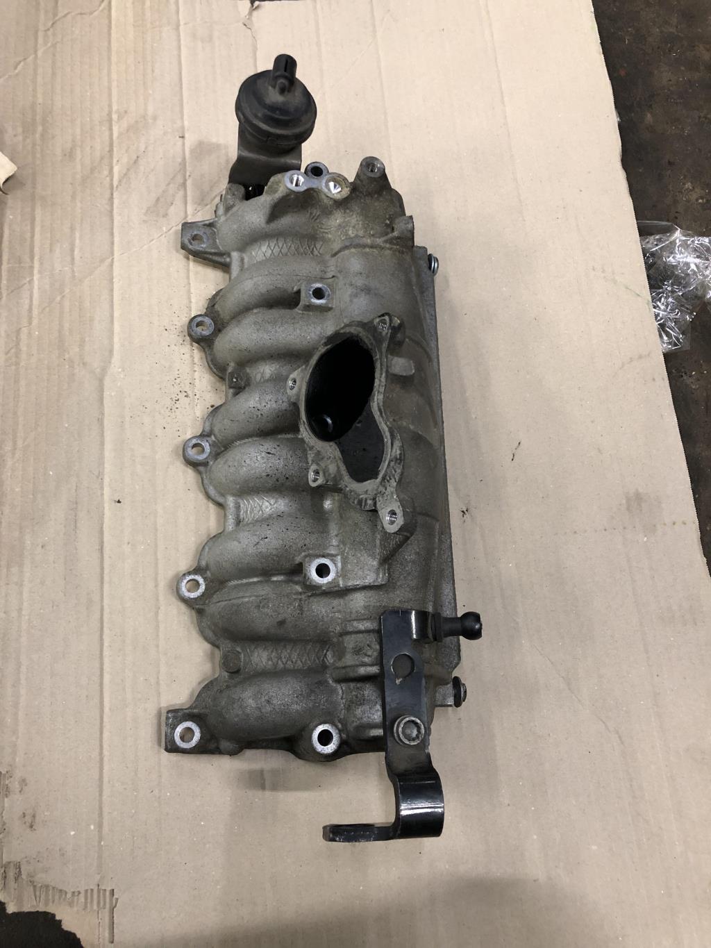 Audi A4 (B7) 2005-2007 для Коллектор впускной