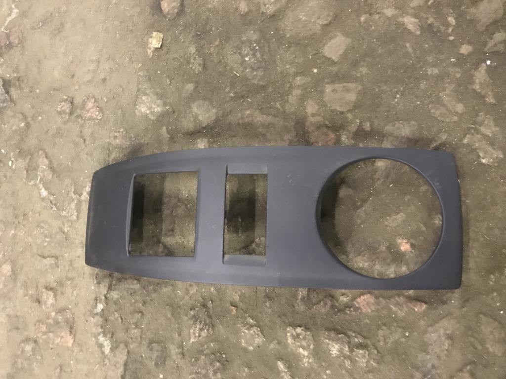 Audi Q7 (4L)  2005 - 2009 для Накладка плафона