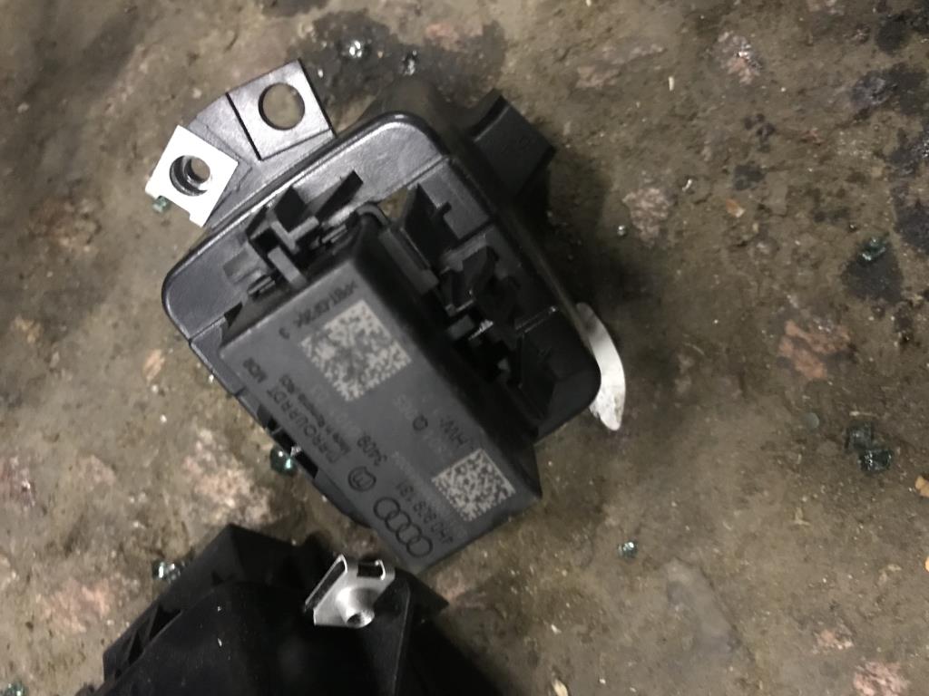 Audi A8 (D4,4H) 2013-2017 рестайлинг для катушка считывания кода