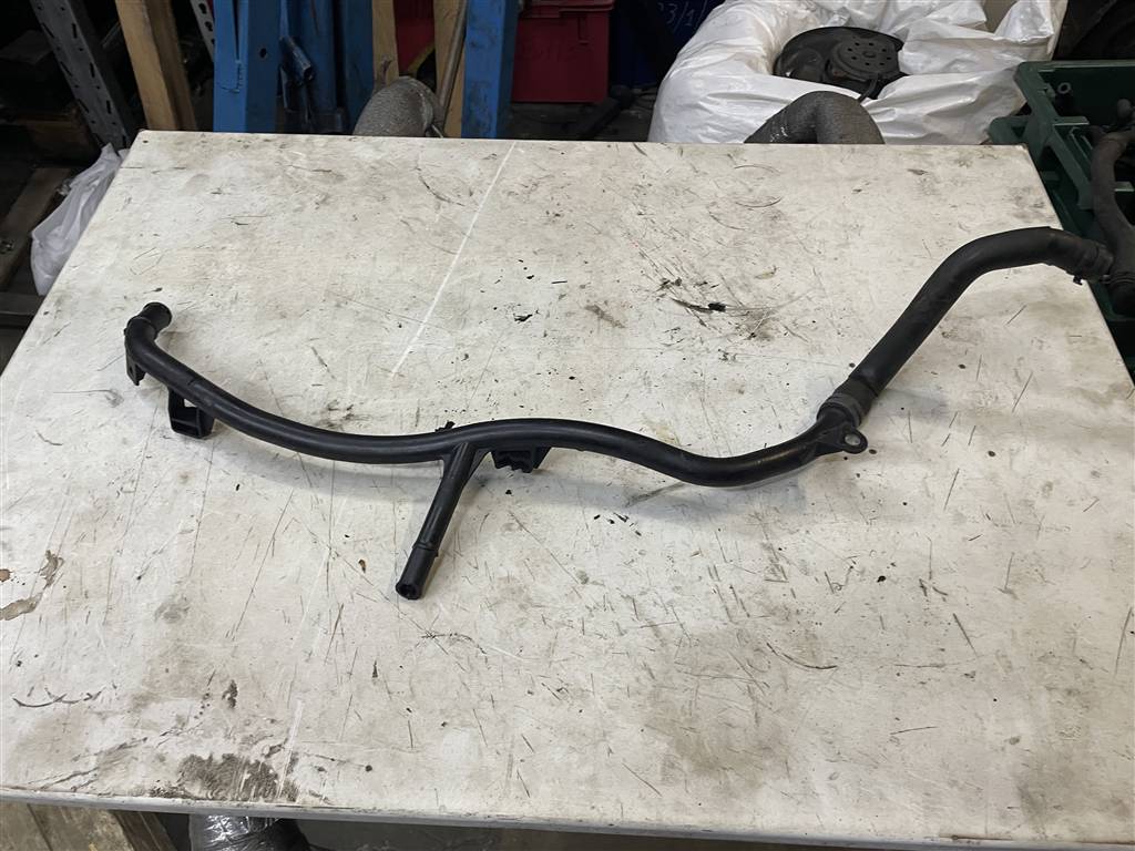 Skoda Octavia A7 для Патрубок системы охлаждения 